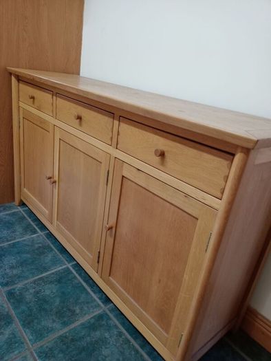 sideboard