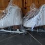 White ice skates Image 2