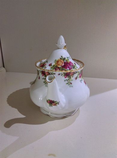 Royal Albert Old Country Roses Large Tea Pot, 1300 ml