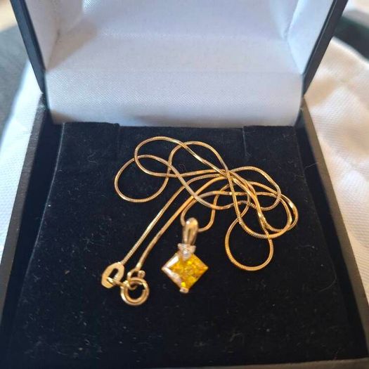 10 ct Gold Pendant with Natural Topaz and Diamonds