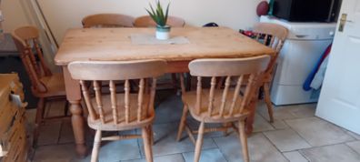 Kitchen table +  6 chairs