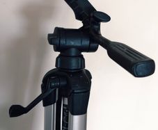 Adjustable Aluminium Camera Tripod Stand with Pan Head and Quick Release Plate