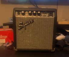 Squier frontman 10g amp for semi acoustic and electric guitars