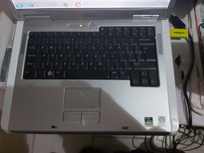Vintage Dell Inspiron 1501, Mobile AMD Sempron Processor 3500 +, 1.8GHz, 1GB Ram, 120GB HDD, Windows 7, Chrome, Opera, Firefox and VLC