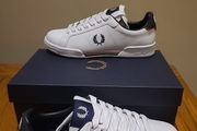 New Fred Perry trainers size 5uk