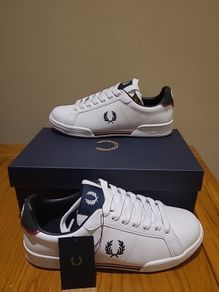 New Fred Perry trainers size 5uk