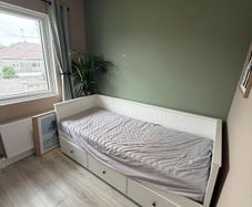 Day-bed w 3 drawers/2 mattresses
