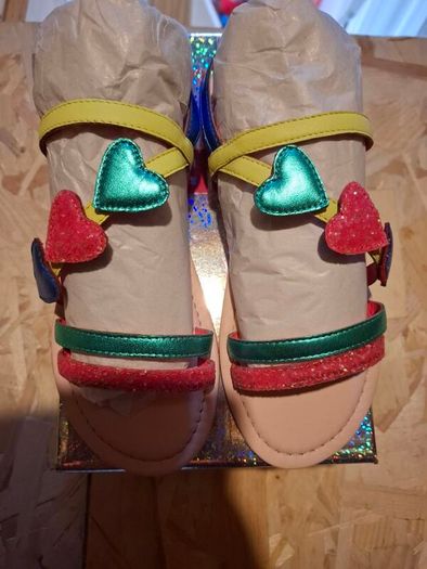 New Girls sandals size 2 (35)