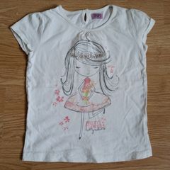 Size: Age 4 to 5 - A Cute Little Girls Top - E