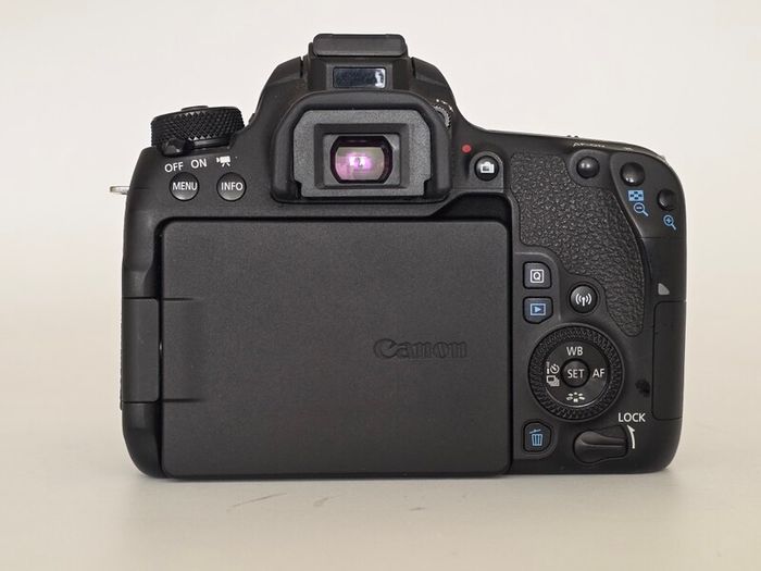 Canon EOS 77D + EF-S 18-55mm IS II | Excellent Condition