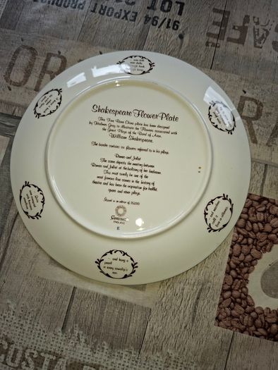 2 Beautiful Romeo and Juliet and the Twelfth Night Shakespeare Flower Plates Caverswall England, no chips or cracks, Postal Available or Collection