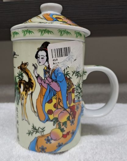 Porcelain Chinese tea mug with infuser and lid