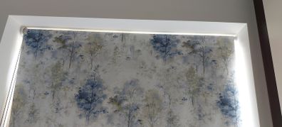 Beautiful Blinds blackout plus 2 NEW matching pillow covers