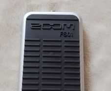 Zoom FS01 Footswitch for Guitar Pedals and Drum Machines