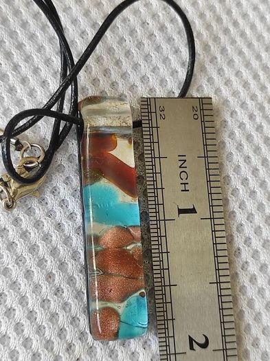 Glass pendant necklace