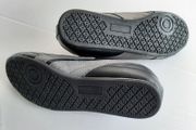 new flat black runners tag attached