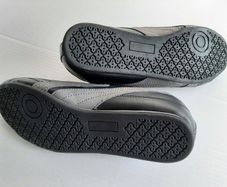 new flat black runners tag attached