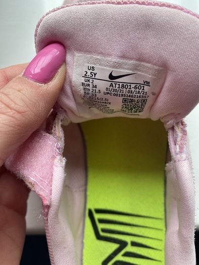 girls pink Nike