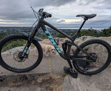 MTB 2021 / 2022 Trek Remedy 8 (XT build) in Matte Olive Grey / Miami Teal.
