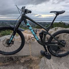 MTB 2021 / 2022 Trek Remedy 8 (XT build) in Matte Olive Grey / Miami Teal.