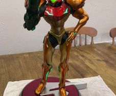 Metroid varia suit exclusive -nintendo figure -  first 4 figures