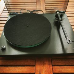 Rega Planar 3 Turntable