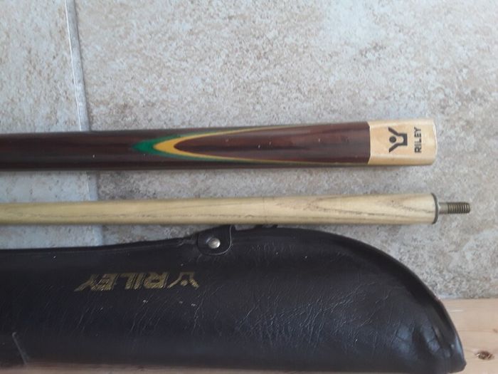 snooker cue