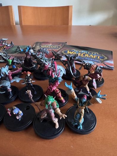 World of Warcraft Miniatures Game - 18 Figures + Hero Cards & Accessories - WoW Lot