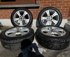 4 x Mercedes genuine 17" alloys with tyres