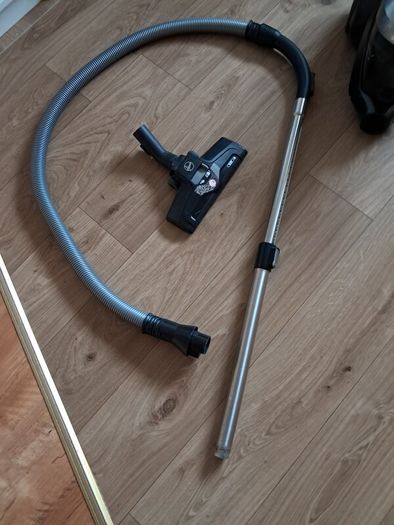 Hoover pet vacuum cleaner.