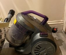 Vacuum bush