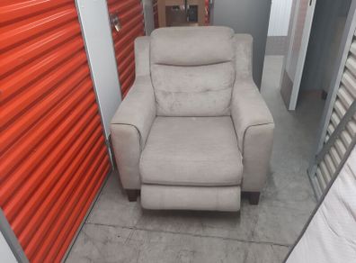 2 +1+,1 Reclining sofa with USB ports