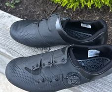 road bike shoes and pedals