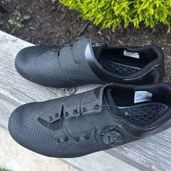 road bike shoes and pedals