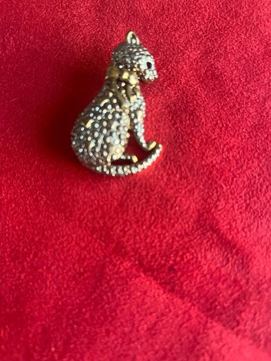 cat brooch