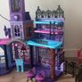 Monster high house with 5 dolls and all accessories Image 2