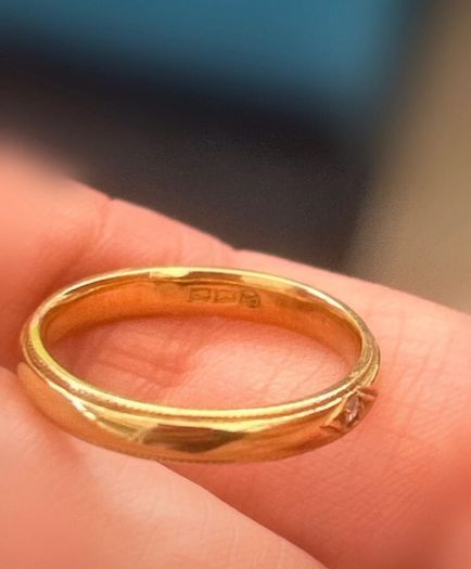 Vintage 18ct gold ring, new old stock