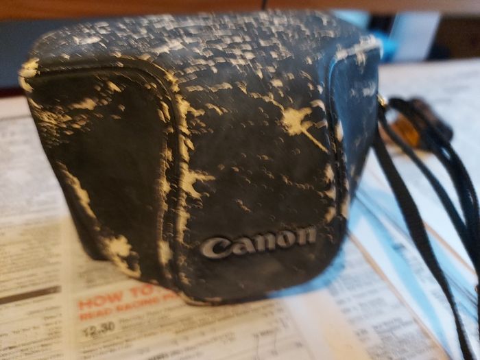 Canon Canonet 28 film camera and carrying case in very good cosmetic condition
