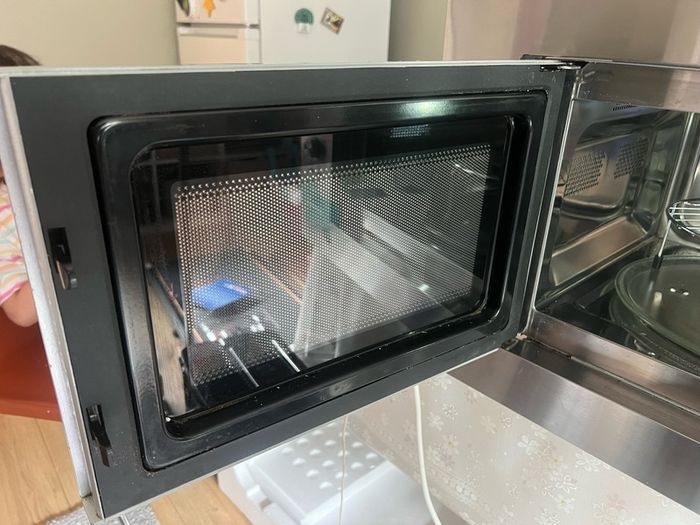 Microwave Oven With Grill