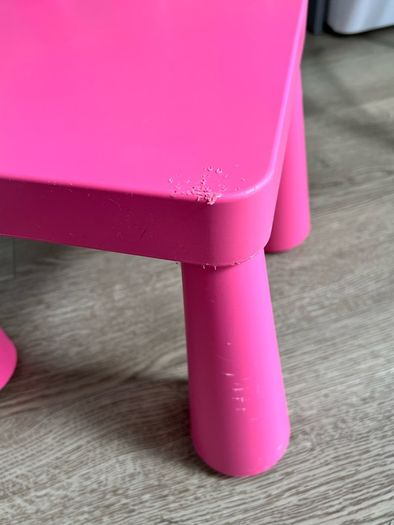 Kids Table & 2 chairs