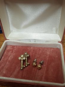Golden studs and keys