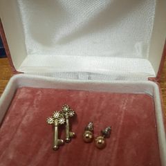 Golden studs and keys