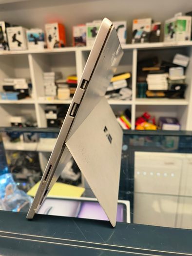 Microsoft Surface Pro 5 -12.3"- Core i5 7th Gen @ 2.6GHz, 8GB RAM, 256GB SSD, Windows 11 Pro