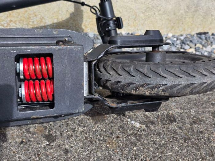 Electric scooter Iconbit back suspension