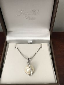 Absolute necklace - New / Boxed