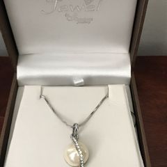 Absolute necklace - New / Boxed