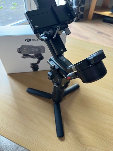 DJI RS 4 + SmallRig Wireless Dual Handgrip & Sling Handle - As New - Boxed