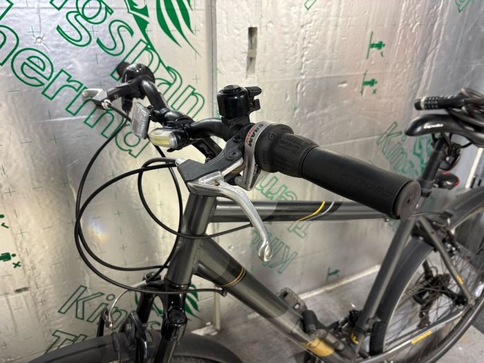Apollo Guru Gents hybrid bike with lock, mudguards and lights