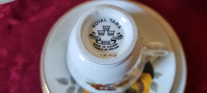 21 Piece Royal Tara Bone China Gold Gilt Red And Yellow Floral Tea Set For 6 Person Setting Made in Ireland