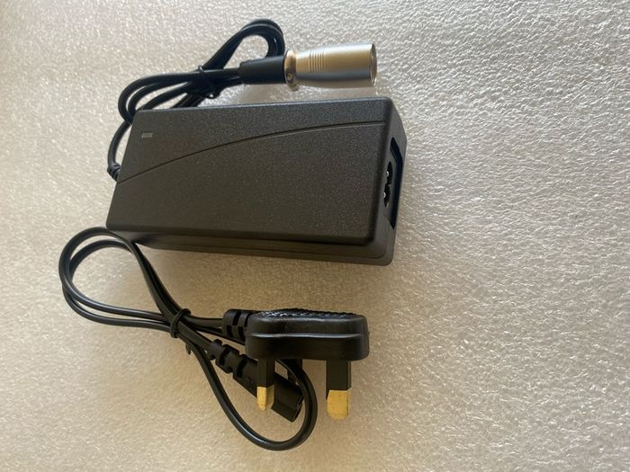100% Brand new Fiido D3/D3s 3 pin Socket 42V 2A Foldable Electric Bike Battery Charger Portable Electric, ebike parts